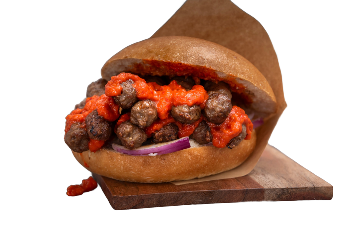 Balkan ćevapi — 10 grilled minced-beef sausages with lepinja, kajmak and ajvar